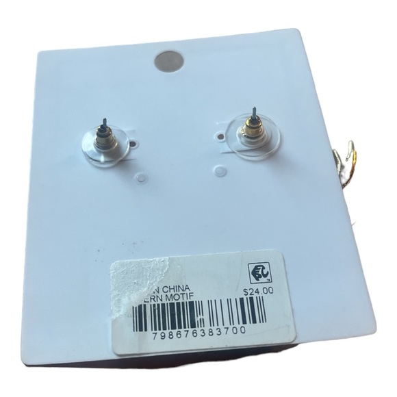 crown & ivy Reindeer Christmas 🎄 Earrings Beautiful and Detailed - Picture 3 of 4